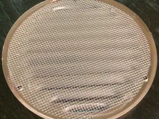 Rist til væg ifm ventilation fx, kobberlook