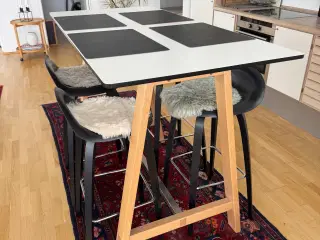 Højbord i egetræ og fenixlaminat