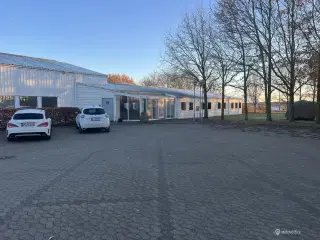 Lager og produktionsejendom udlejes