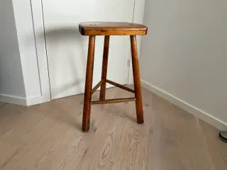 Barstol, Lakeret bøgetræ.