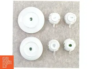 Kaffekopper med underkopper og tallerkener fra Københavns Porcellains Maleri (str. Kop 7 x 5 cm underkop 13 cm tallerken 16 cm)