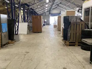 900 m2 Lagerlokale sam 200 m2 kontor.til leje på Solvangsvej 9. Midt- og Vestsjælland.