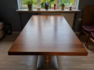 Spisebord med butterfly-udtræk fra Boconcept