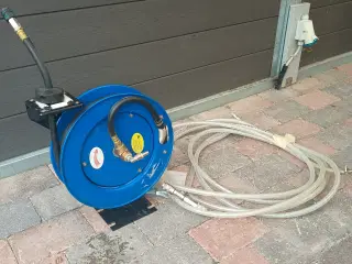 Trykluft slangeopruller.