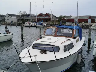 Kabinemotor båd