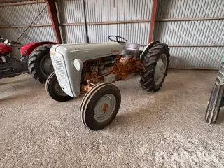 Traktor Massey Ferguson 35 Guldfugl
