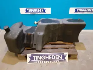 New Holland M135 Dieseltank 82019704