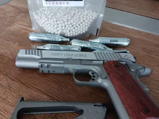 Hard ball pistol