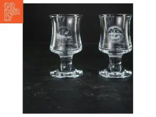 Glas med indgraveret motiv (str. 15x9 cm)