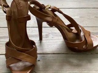 Højhælede sandaler