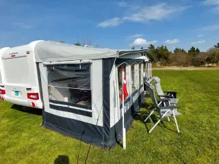 Adria Alpina 663 HT – luksus campingvogn med alt.