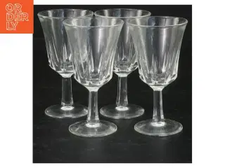 Fire klare vinglas (str. 10 cm)