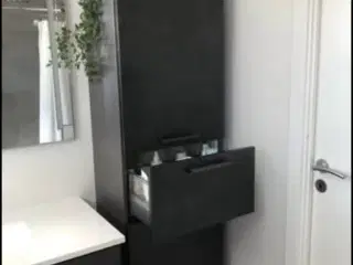 Badeværelsesskab - højskab