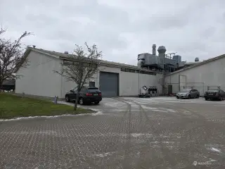Stor produktions/lagerejendom udlejes