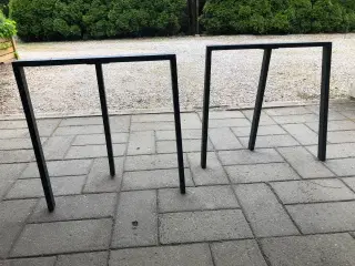 Bordbukke i sort metal