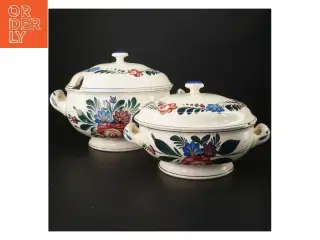 To keramikserveringer med låg fra U&C (str. ø 26 cm, og ø 22 cm cm)