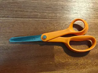 Saks Fiskars børnesaks junior højre som ny.