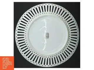 Gennembrudt porcelænsfad med blomstermotiv (str. 24 cm)