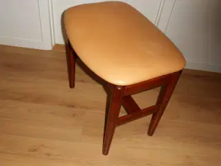 Finn Juhl. Skammel. Toiletmøbelskammel. Klaverbænk