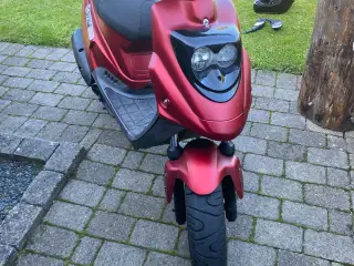 Rød PGO hot 50 årgang 2009
