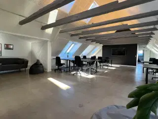 Attraktiv adresse - kontor med masser af atmosfære og charme