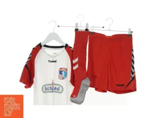 Hummel shorts og t-shirt og sokker sæt (str. 152 cm)