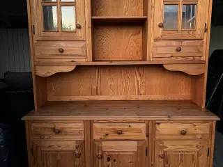 Vitrineskab fyr træ 