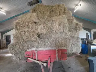Hø, i småballer
