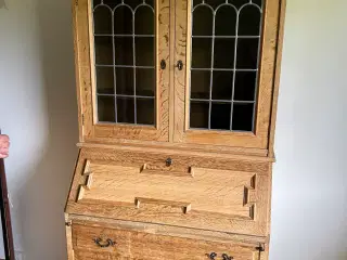 Syret eg møbel