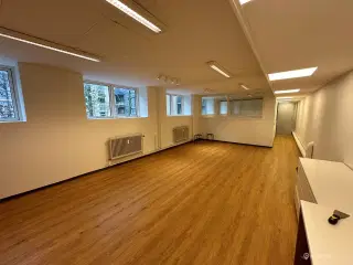 135 m2. Super charmerende kreativt kontor. Njalsgade.