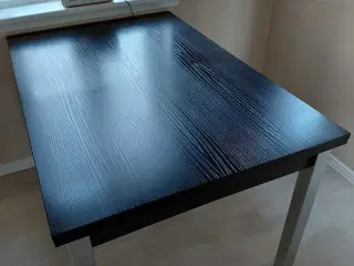 Spisebord med udtræk