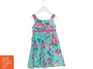 Sommerkjole med blomsterprint fra F&F (str. 122)
