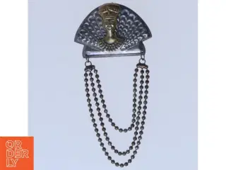 Antik broche med kæder (str. 3x3,5 cm)