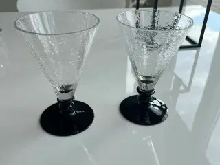 Glas med sort fod
