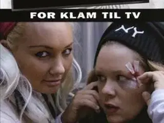 Piger på prøveløsladelse FOR KLAM TIL TV