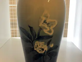 Vase af porcelæn
