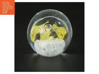 Glaspapirvægt med indbygget blomstermotiv (str. 7 cm)