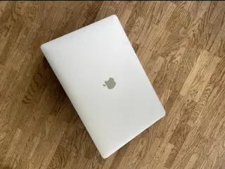 Macbook computer 