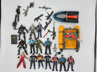 Action figurer sælges samlet
