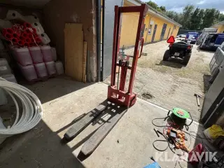 Pallestabler NP Trucks HS750/1600