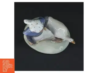 Porcelænsfigur af kvinde med gås, 528 fra Royal Copenhagen (str. 19 x 12 x 8 cm)
