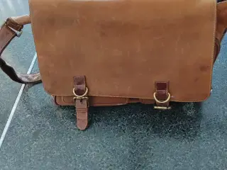 Skuldertaske i læder