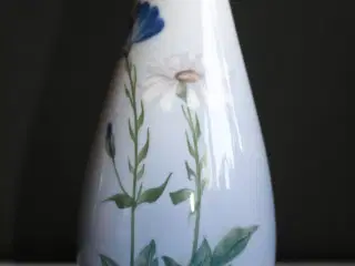 Vase med blomster fra Royal Copenhagen 500 kr.