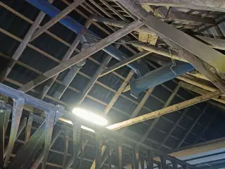 - - - - - - 20 tons u rende med 5 udløb ca. 20 meter (er nedtaget)