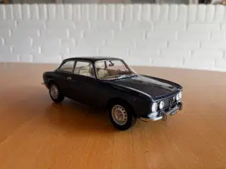 Alfa Romeo 2000 GTV 1:18