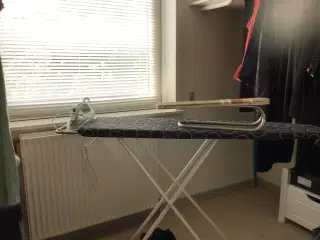Strygejern og strygebræt sælges