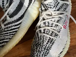 Yeezy Boost 350 V2 Zebra
