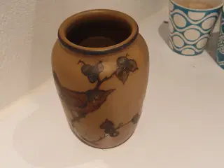 Hjorth keramik vase no 56 højde 13.2 cm