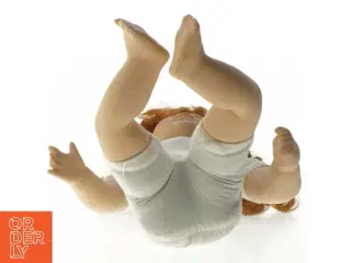 Dukke med krøllet rødt hår (str. 35x15 cm)