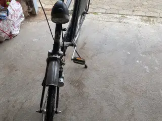 Sort herrecykel med 3 gear,  28” stel og lås